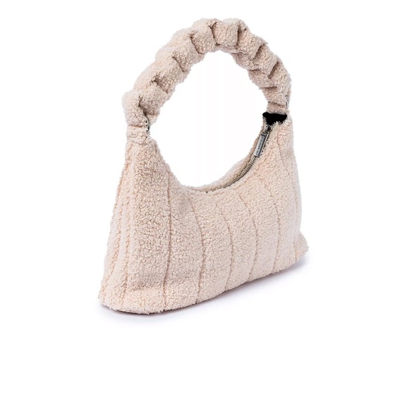 NWT. Skinny Dip London Fuzzy White Chain Shoulder Bag / Purse. - Picture 4 of 12